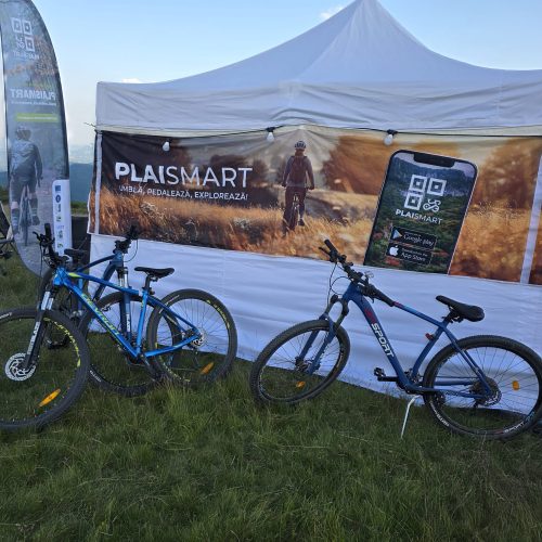 Trasee Eco-Smart: echipa GAL Țara Zarandului a testat noile trasee și a promovat aplicația PlaiSmart la Târgul de Fete de pe Muntele Găina